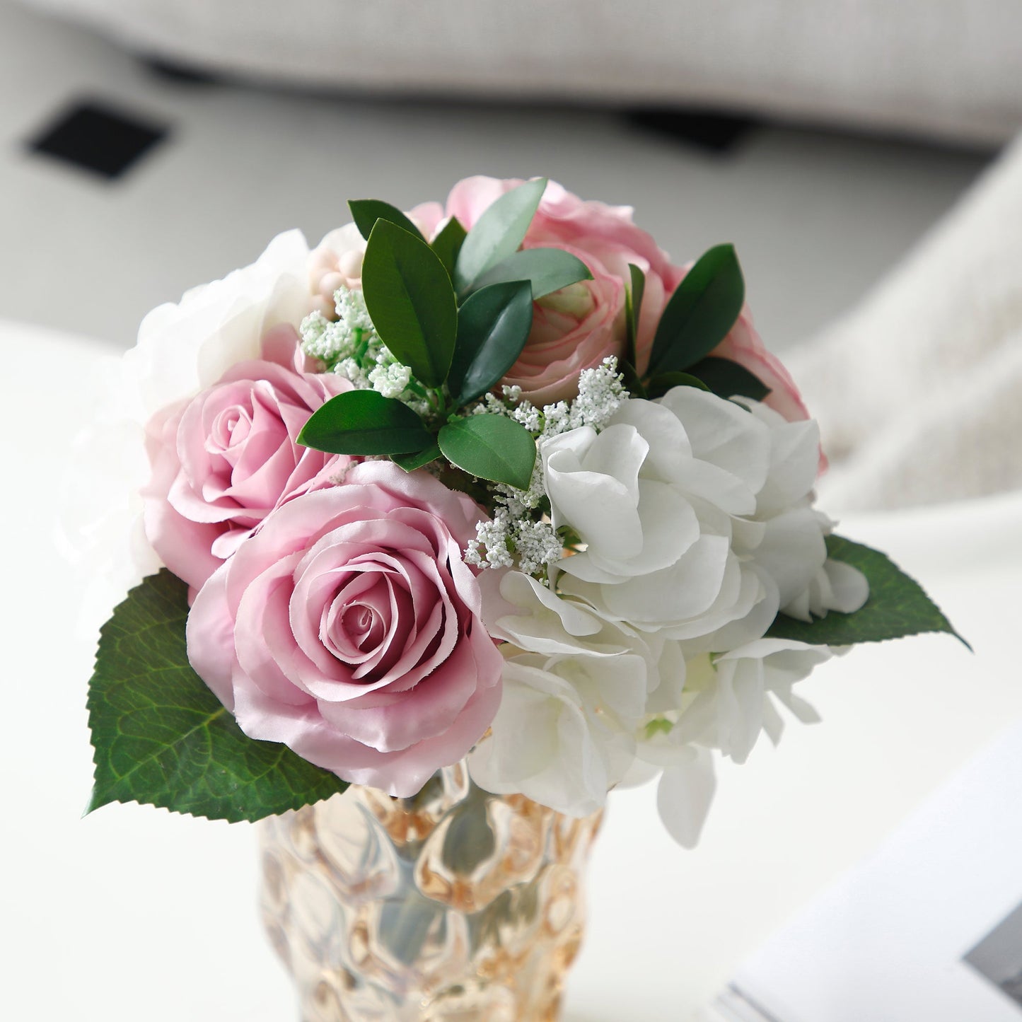 Bouquet di rose, ortensie e gipsofile