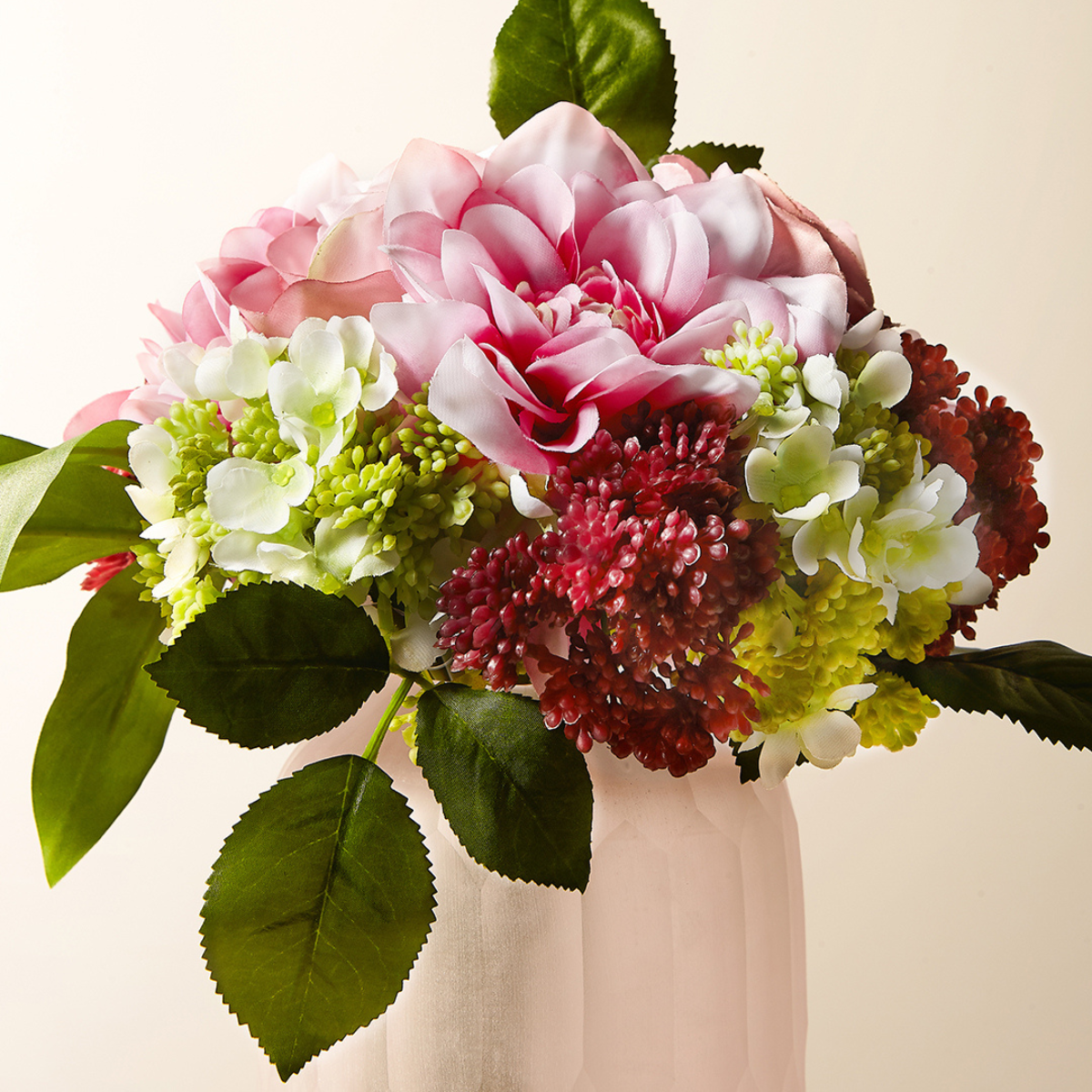 Bouquet di dalie, rose e ortensie