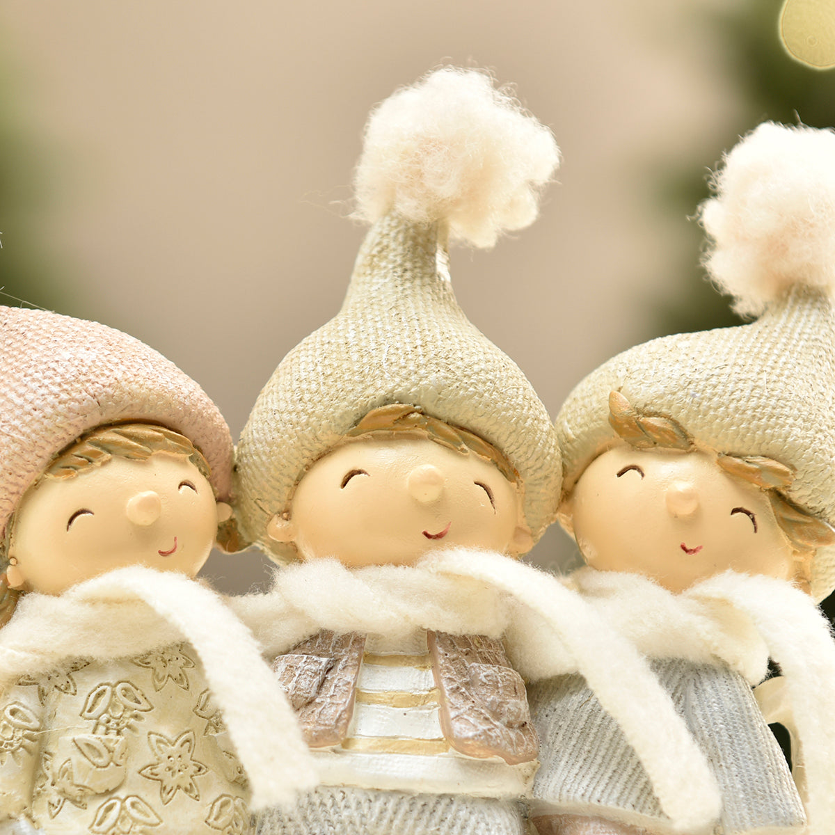 Figurine de Noël 3 Enfants sur renne Pastel