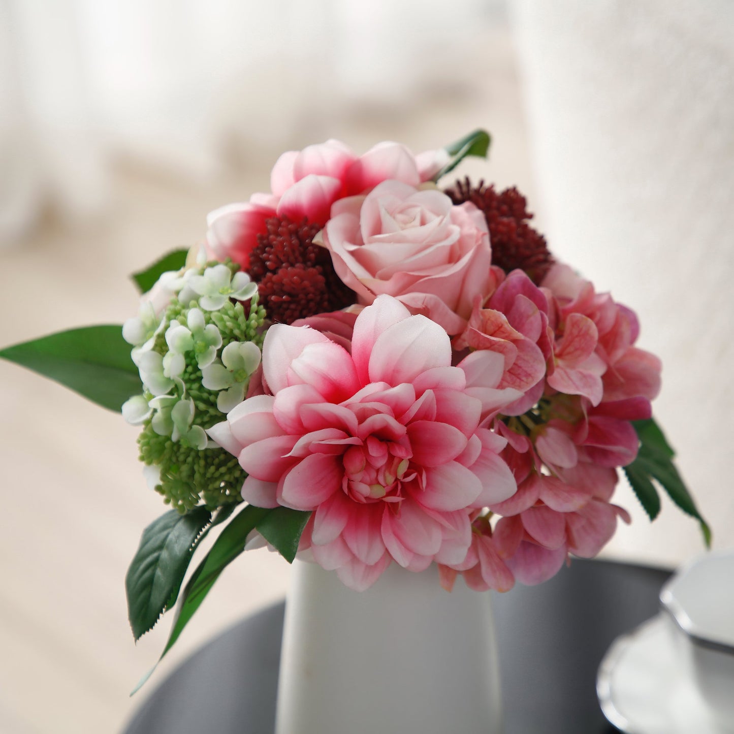 Bouquet di dalie, rose e ortensie