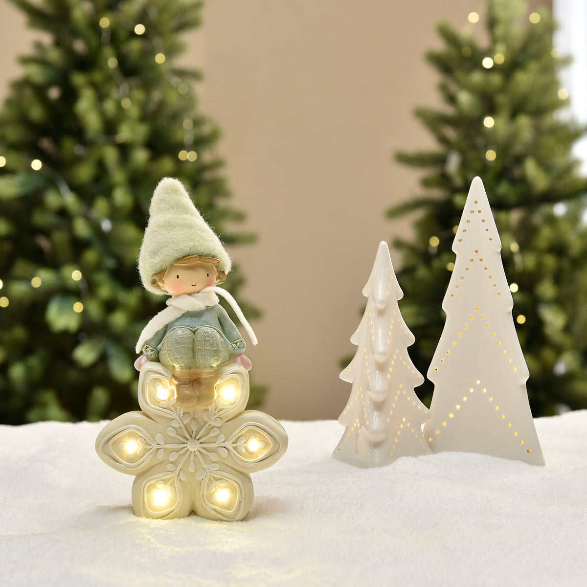 Figurina di Noël Garçon à bonnet vert sur Flocon LED